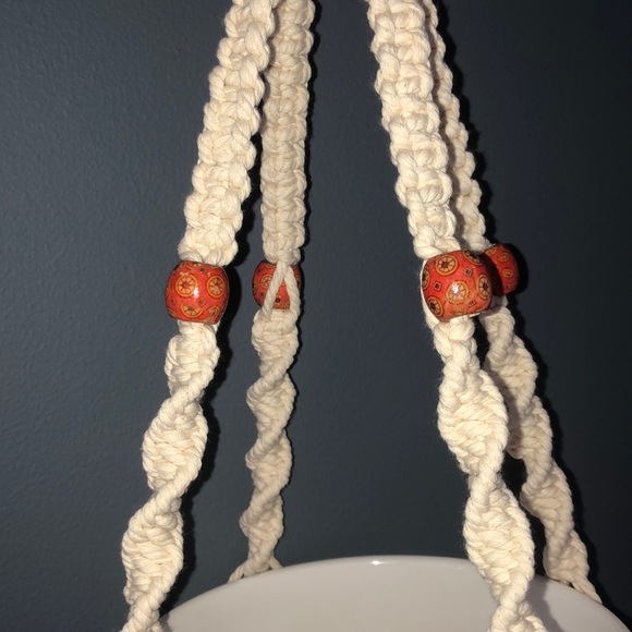 Set of 2 macrame plant hangers - Picture 3 of 6